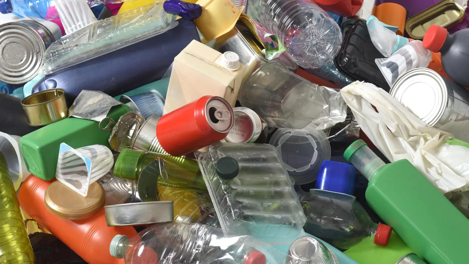 Compostable Cling Film Compliance Documents 2026 Mixed packaging waste illustrating the compliance and documentation challenges facing compostable cling film buyers in 2026